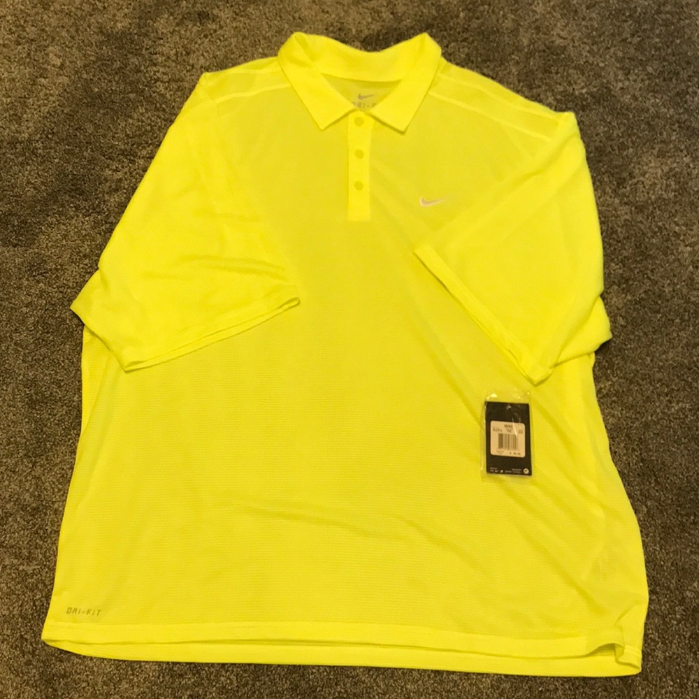 NWT Men’s Nike Dry Fit  three button polo shirt